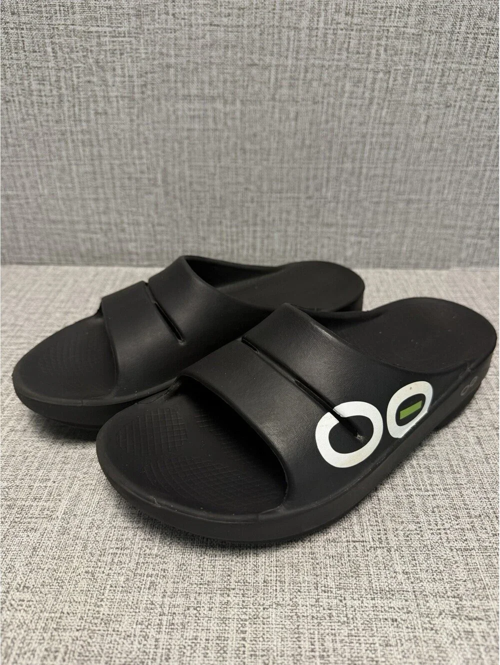 OOFOS Men's Black/White OOahh Sport Recovery Slides M5 W7 EU 38